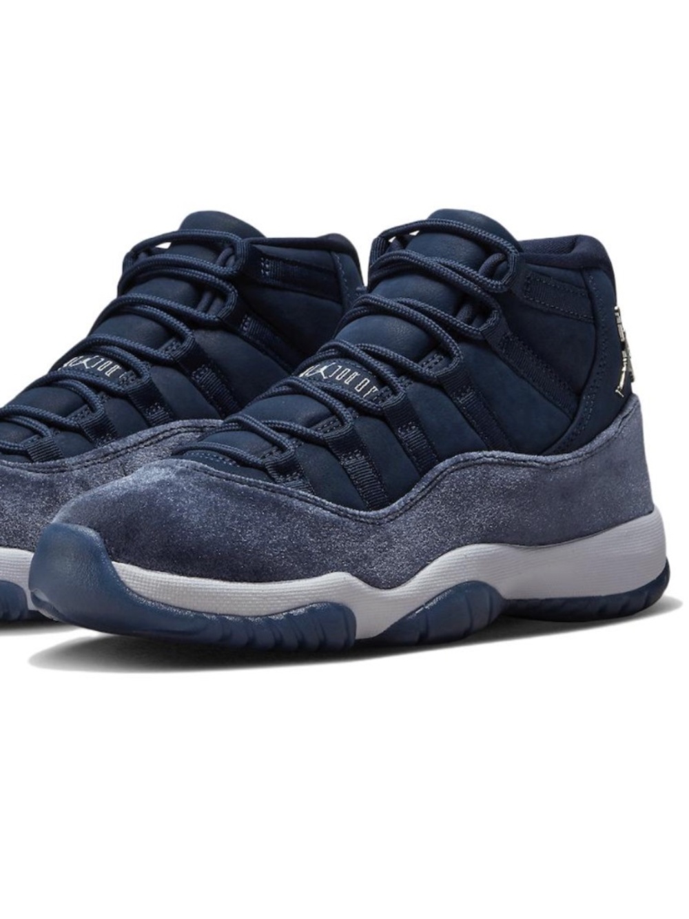 WMNS AIR Jordan 11 Retro - Size 8.5